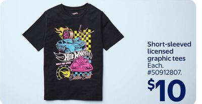 Short-sleeved licensed graphic tees